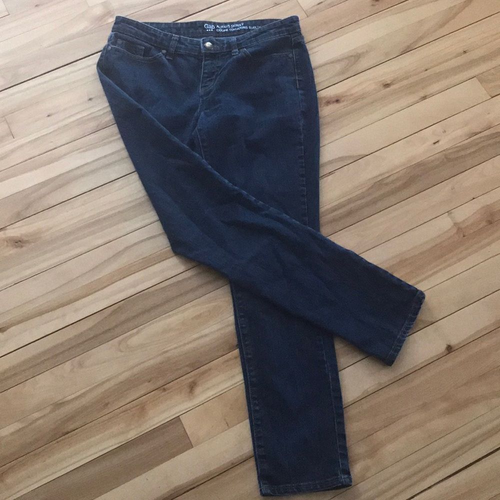 Gap dark rinse skinny jeans, 4R